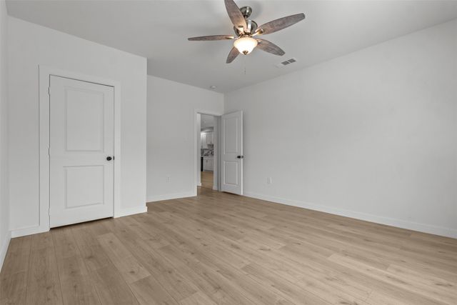 1037 E Richmond Avenue, Fort Worth, TX 76104