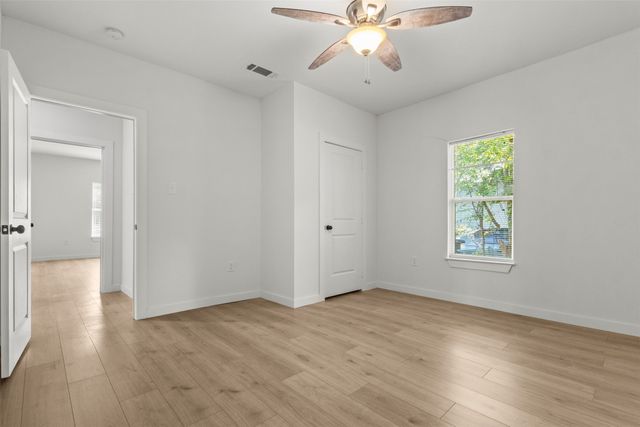 1037 E Richmond Avenue, Fort Worth, TX 76104