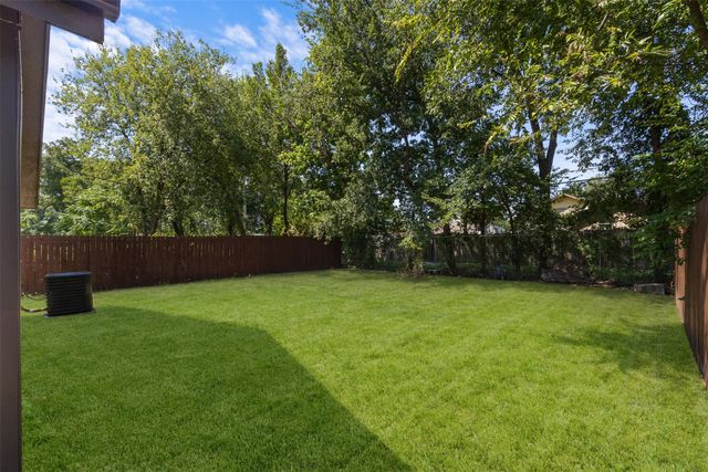 1037 E Richmond Avenue, Fort Worth, TX 76104