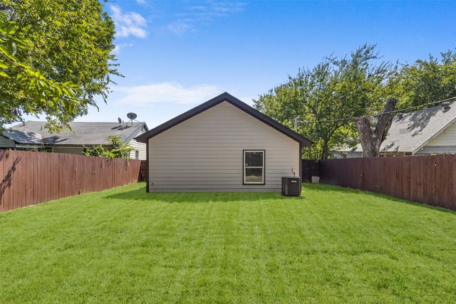 1037 E Richmond Avenue, Fort Worth, TX 76104