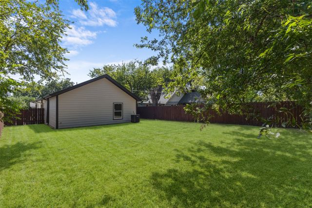 1037 E Richmond Avenue, Fort Worth, TX 76104