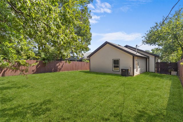 1037 E Richmond Avenue, Fort Worth, TX 76104