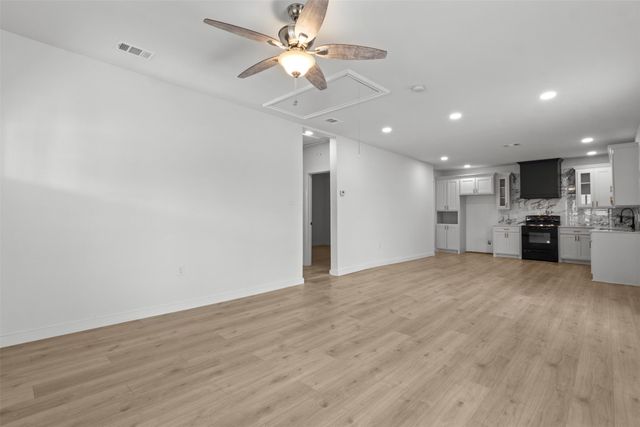 1037 E Richmond Avenue, Fort Worth, TX 76104