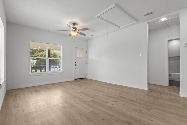 1037 E Richmond Avenue, Fort Worth, TX 76104