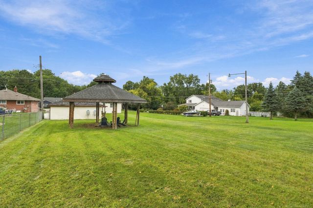 45584 N Branch Drive, Macomb Twp, MI 48042