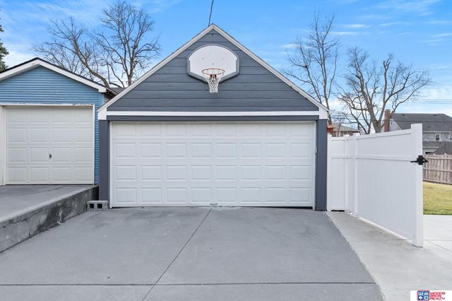 2127 Lake Street, Lincoln, NE 68502