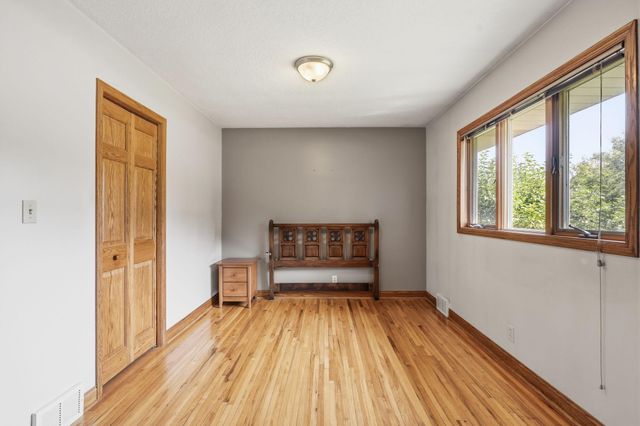 3595 Edgerton Street, Vadnais Heights, MN 55127