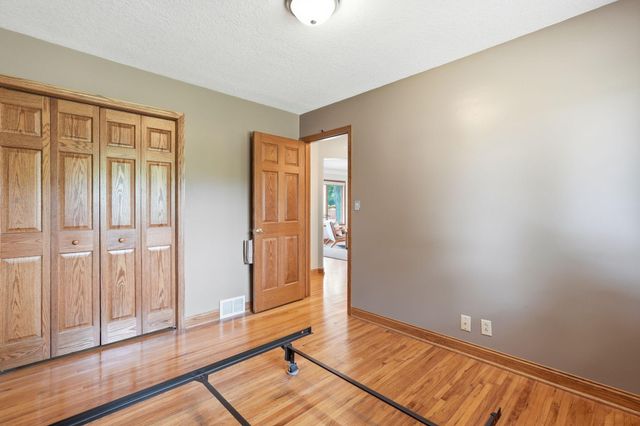3595 Edgerton Street, Vadnais Heights, MN 55127