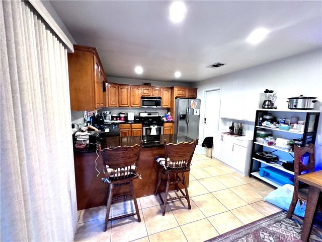 2839 S Castle Harbour, Ontario, CA 91761