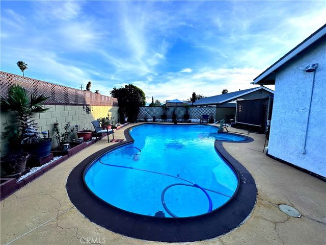 2839 S Castle Harbour, Ontario, CA 91761