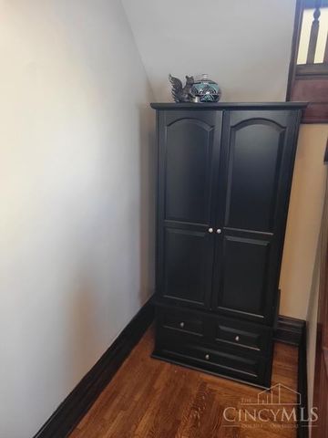 325 E Sharon Road, Glendale, OH 45246