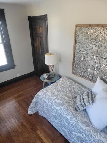 325 E Sharon Road, Glendale, OH 45246