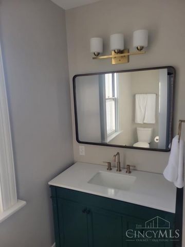 325 E Sharon Road, Glendale, OH 45246