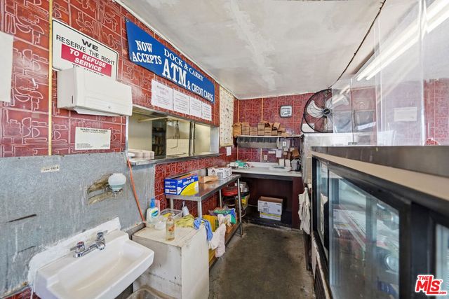 1025 W 101st Street, Los Angeles, CA 90044