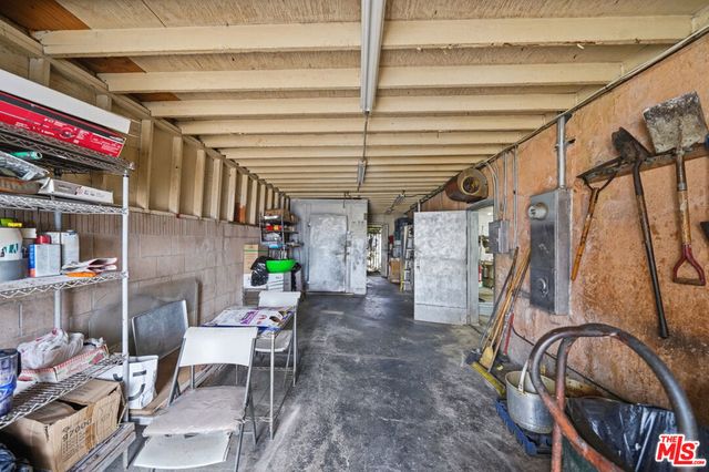 1025 W 101st Street, Los Angeles, CA 90044