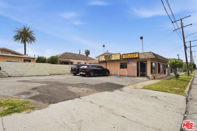 1025 W 101st Street, Los Angeles, CA 90044