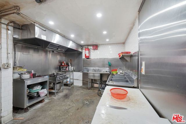 1025 W 101st Street, Los Angeles, CA 90044