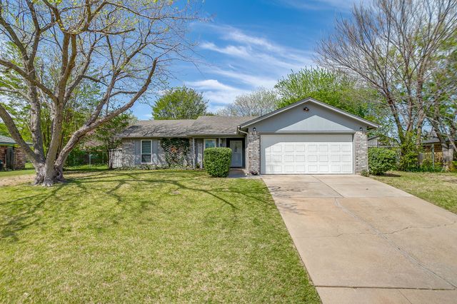 512 Parkridge Boulevard, Burleson, TX 76028