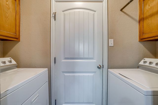 512 Parkridge Boulevard, Burleson, TX 76028