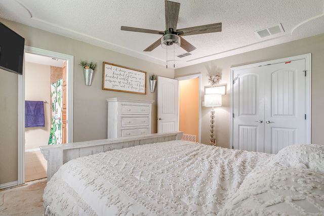 512 Parkridge Boulevard, Burleson, TX 76028