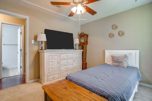 512 Parkridge Boulevard, Burleson, TX 76028