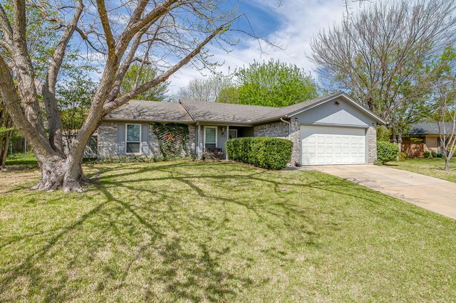 512 Parkridge Boulevard, Burleson, TX 76028