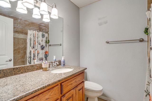 512 Parkridge Boulevard, Burleson, TX 76028