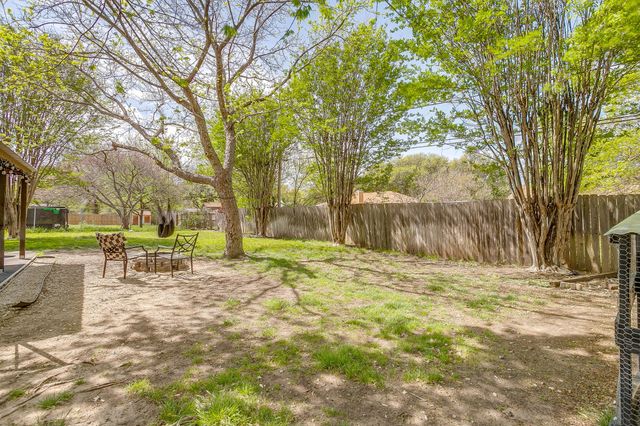 512 Parkridge Boulevard, Burleson, TX 76028