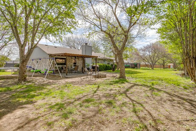 512 Parkridge Boulevard, Burleson, TX 76028