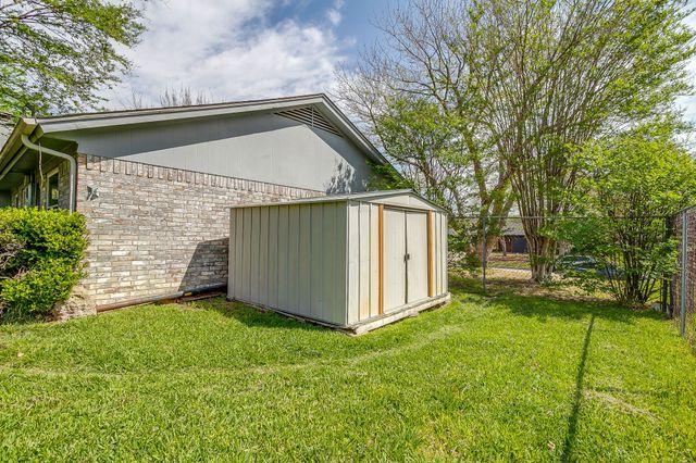 512 Parkridge Boulevard, Burleson, TX 76028