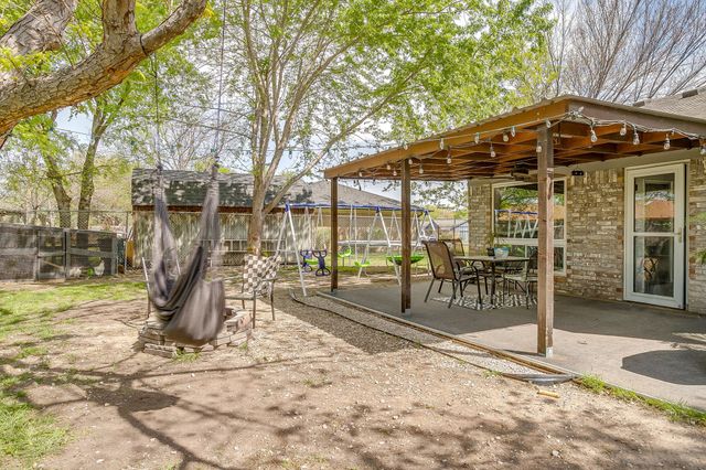 512 Parkridge Boulevard, Burleson, TX 76028