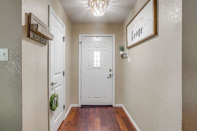 512 Parkridge Boulevard, Burleson, TX 76028