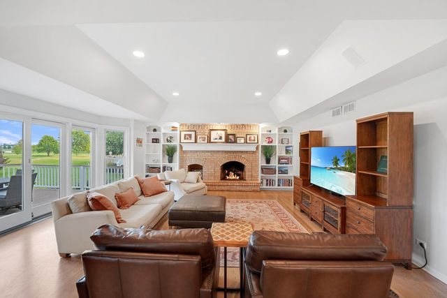 1564 White Eagle Drive, Naperville, IL 60564