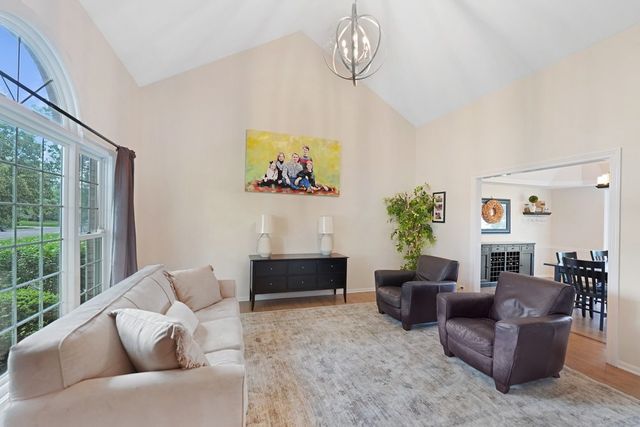 1564 White Eagle Drive, Naperville, IL 60564