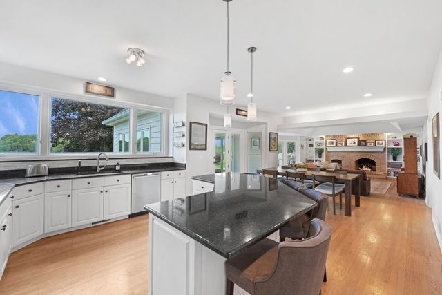 1564 White Eagle Drive, Naperville, IL 60564