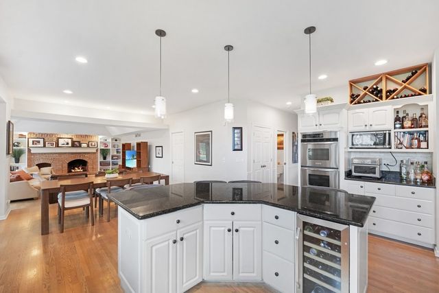 1564 White Eagle Drive, Naperville, IL 60564
