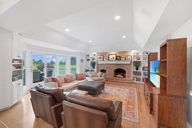 1564 White Eagle Drive, Naperville, IL 60564