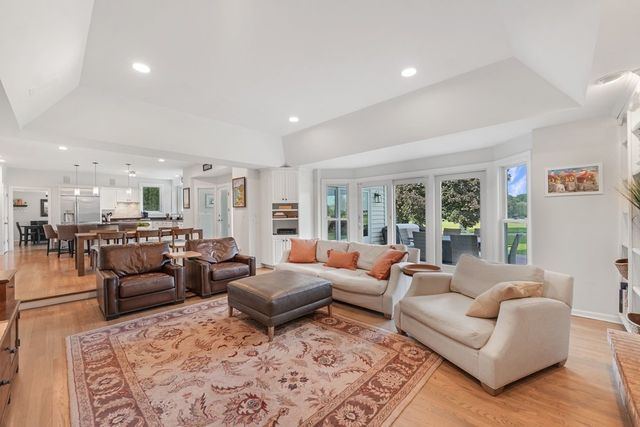 1564 White Eagle Drive, Naperville, IL 60564