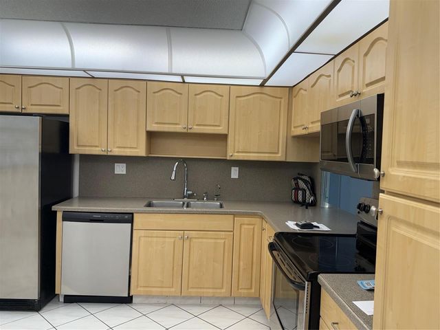 4930 E Sabal Palm Boulevard 402, Tamarac, FL 33319