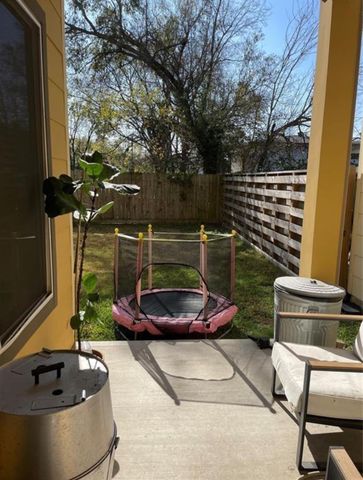 5204 Hershe Street B, Houston, TX 77020