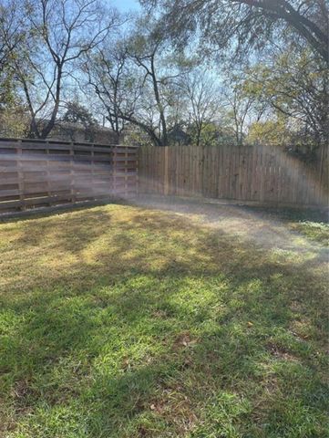 5204 Hershe Street B, Houston, TX 77020