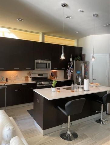 5204 Hershe Street B, Houston, TX 77020