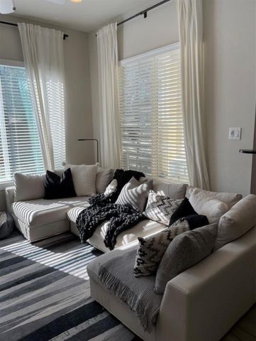 5204 Hershe Street B, Houston, TX 77020