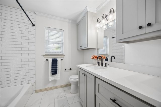 1327 Guese Road, Houston, TX 77008