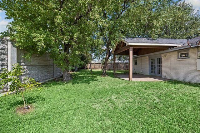 1327 Guese Road, Houston, TX 77008