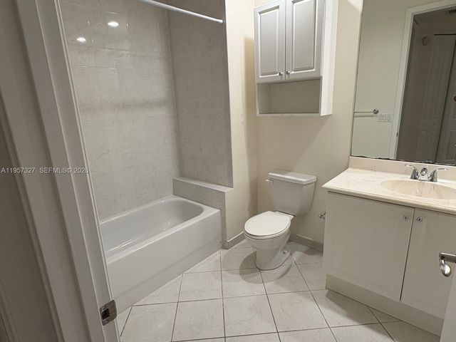 2900 NW 125th Ave 3-210, Sunrise, FL 33323