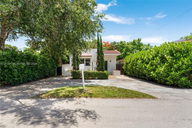 2209 SW 57th Ct, Miami, FL 33155