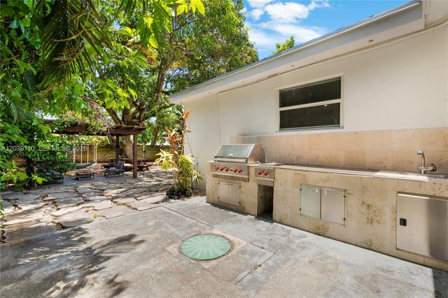 2209 SW 57th Ct, Miami, FL 33155