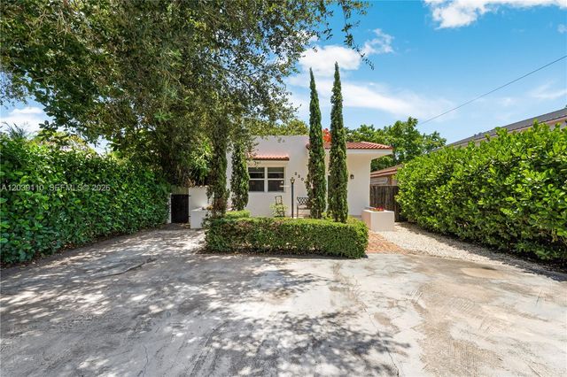 2209 SW 57th Ct, Miami, FL 33155