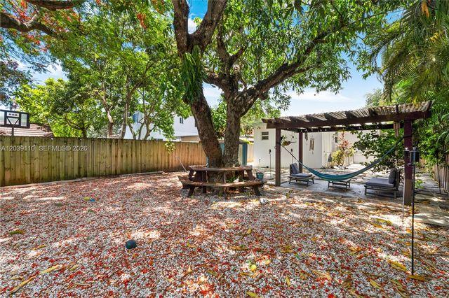 2209 SW 57th Ct, Miami, FL 33155